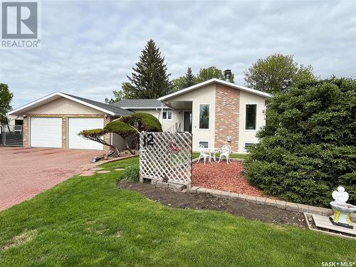 12 Chinook Place, Maple Creek, SK - Outdoor