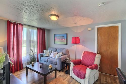 Salon - 371  - 377 Av. Champlain, Malartic, QC - Indoor Photo Showing Living Room