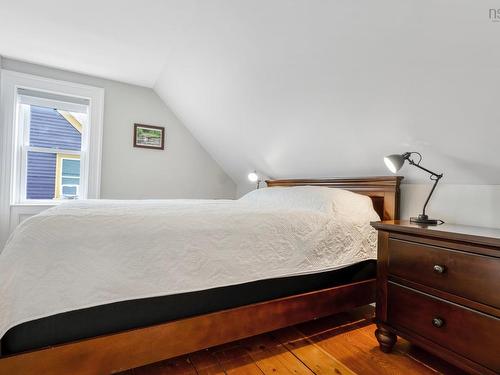 56 Montague Street, Lunenburg, NS 