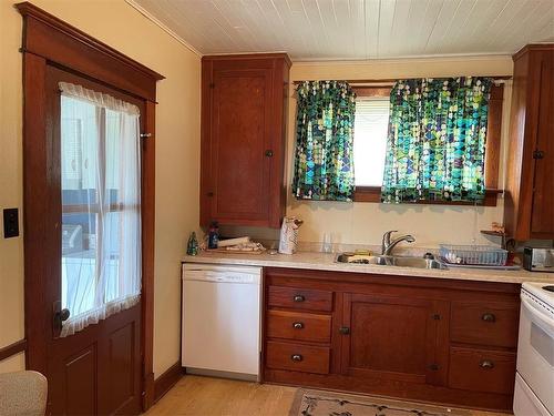 314 Main Street, Swan River, MB - Indoor Photo Showing Kitchen With Double Sink
