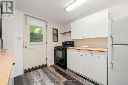 12112C Loyalist Parkway, Prince Edward County (Picton Ward), ON - Indoor Photo Showing Kitchen