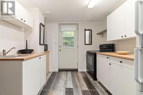 12112C Loyalist Parkway, Prince Edward County (Picton Ward), ON - Indoor Photo Showing Kitchen