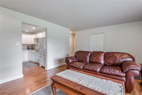 164 Crawford Rd, Campbell River, BC - Indoor Photo Showing Living Room