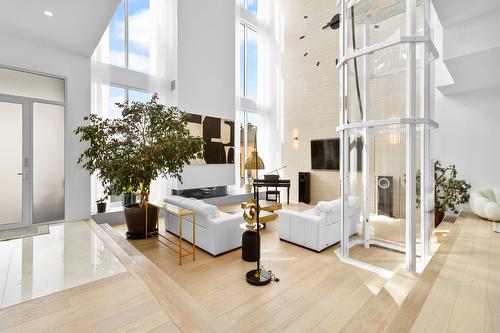 Salon - 40 Rue Valiquette, Magog, QC - Indoor