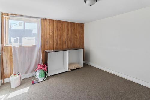 129 15Th Avenue, Creston, BC - Indoor Photo Showing Other Room