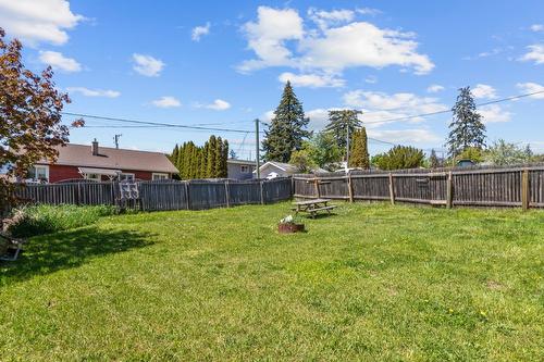 129 15Th Avenue, Creston, BC - Outdoor