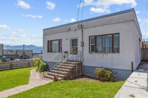 129 15Th Avenue, Creston, BC - Outdoor
