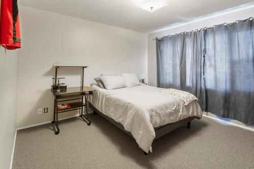 129 15Th Avenue, Creston, BC - Indoor Photo Showing Bedroom