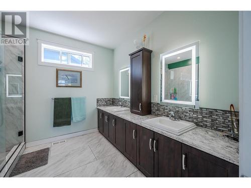 124 Sasquatch Trail Trail, Osoyoos, BC - Indoor Photo Showing Bathroom