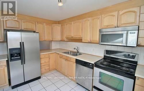 1957 Stonehenge Crescent, Ottawa, ON - Indoor Photo Showing Kitchen With Double Sink