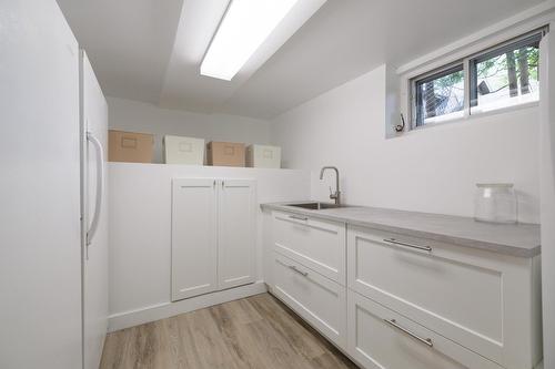 Salle de lavage - 306 Rue Victoria, Baie-D'Urfé, QC - Indoor Photo Showing Other Room