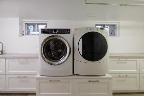 Salle de lavage - 306 Rue Victoria, Baie-D'Urfé, QC - Indoor Photo Showing Laundry Room
