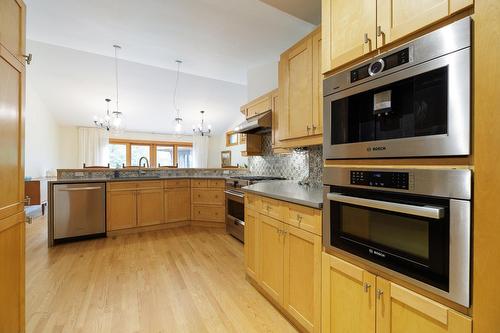 Cuisine - 306 Rue Victoria, Baie-D'Urfé, QC - Indoor Photo Showing Kitchen With Upgraded Kitchen