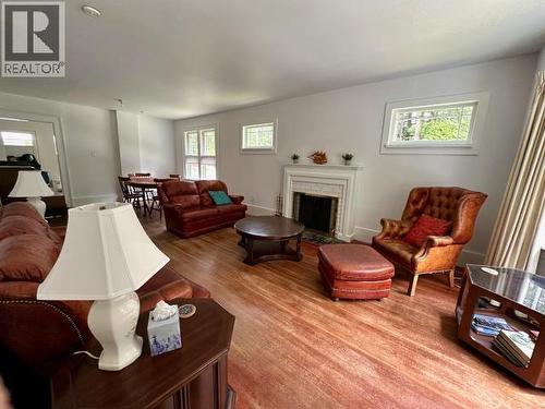 6237 Lund, Powell River, BC - Indoor Photo Showing Living Room