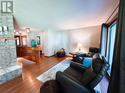9951 Belmont Road, Prince George, BC - Indoor Photo Showing Living Room