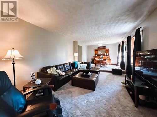 9951 Belmont Road, Prince George, BC - Indoor Photo Showing Living Room