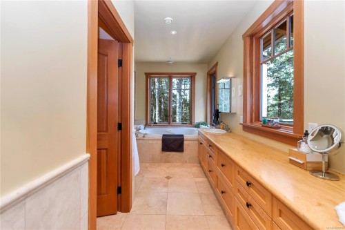 260 Little Mountain Rd, Salt Spring, BC 