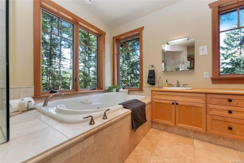 260 Little Mountain Rd, Salt Spring, BC 