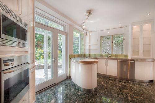 Cuisine - 21 Surrey Gdns, Westmount, QC - Indoor Photo Showing Kitchen