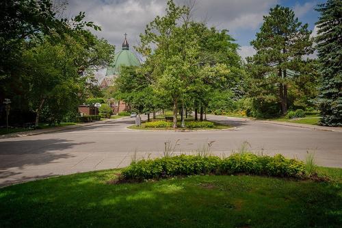 Rue - 21 Surrey Gdns, Westmount, QC - Outdoor