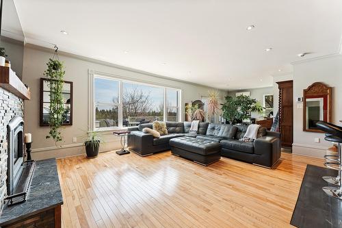 Living room - 1402 Ch. Des Pères, Magog, QC - Indoor Photo Showing Living Room