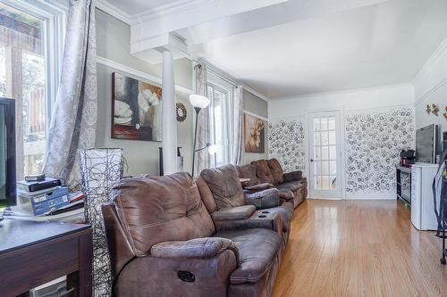 Salon - 1134  - 1138 Rue Renaud, Mascouche, QC - Indoor