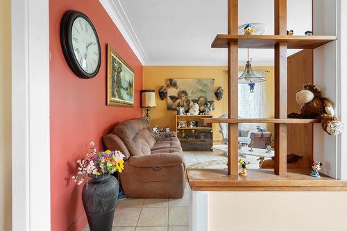 Salon - 7696 Boul. Ste-Anne, Château-Richer, QC - Indoor