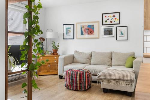 Living room - 96 Rue Seigneuriale, Québec (Beauport), QC - Indoor Photo Showing Living Room