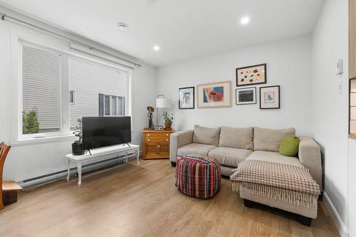 Living room - 96 Rue Seigneuriale, Québec (Beauport), QC - Indoor Photo Showing Living Room