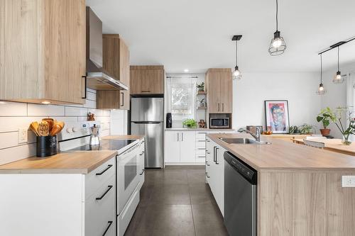 Kitchen - 96 Rue Seigneuriale, Québec (Beauport), QC - Indoor Photo Showing Kitchen