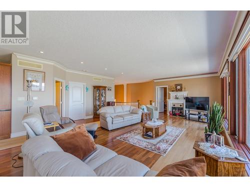 2350 Landry Crescent, Summerland, BC - Indoor Photo Showing Living Room