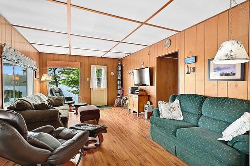 Living room - 18C Ch. Durant, Clarendon, QC - Indoor Photo Showing Living Room