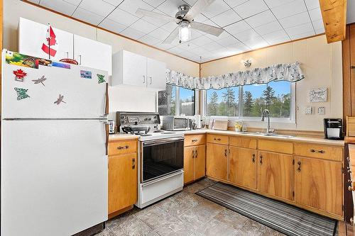 Kitchen - 18C Ch. Durant, Clarendon, QC - Indoor Photo Showing Kitchen With Double Sink