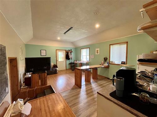 740 Highway 6, Nakusp, BC - Indoor