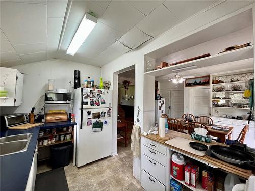 740 Highway 6, Nakusp, BC - Indoor Photo Showing Kitchen With Double Sink