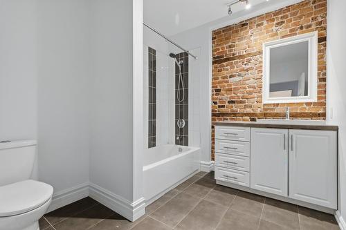 Bathroom - 790 Av. Marin, Montréal (Le Sud-Ouest), QC - Indoor Photo Showing Bathroom