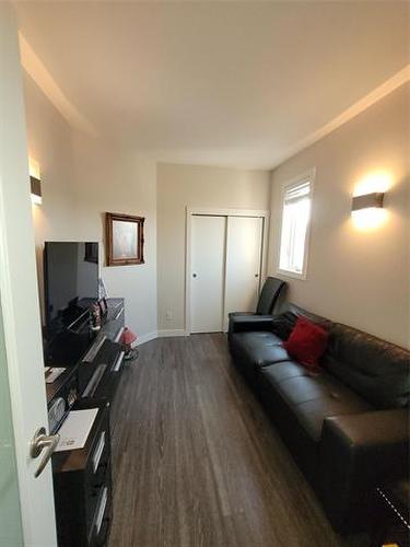 3-461 Des Meurons St, Winnipeg, MB 