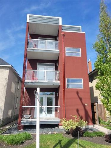 3-461 Des Meurons ST  Winnipeg, MB R2H 2P3