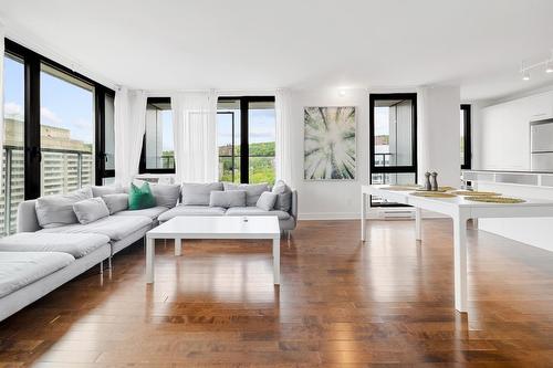 Living room - 2055-1414 Rue Chomedey, Montréal (Ville-Marie), QC - Indoor Photo Showing Living Room