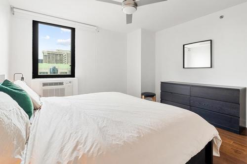 Primary bedroom - 2055-1414 Rue Chomedey, Montréal (Ville-Marie), QC - Indoor Photo Showing Bedroom