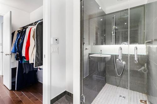 Ensuite bathroom - 2055-1414 Rue Chomedey, Montréal (Ville-Marie), QC - Indoor Photo Showing Bathroom