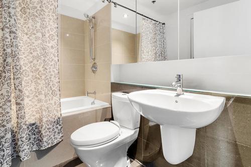 Bathroom - 2055-1414 Rue Chomedey, Montréal (Ville-Marie), QC - Indoor Photo Showing Bathroom