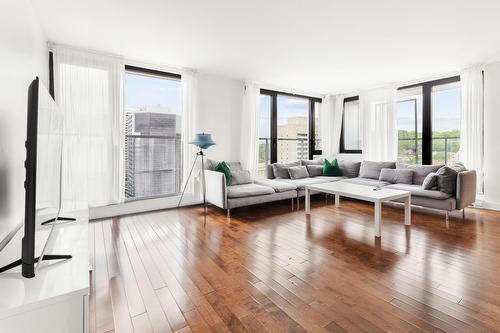 Living room - 2055-1414 Rue Chomedey, Montréal (Ville-Marie), QC - Indoor Photo Showing Living Room