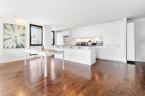 Dining room - 2055-1414 Rue Chomedey, Montréal (Ville-Marie), QC - Indoor Photo Showing Kitchen