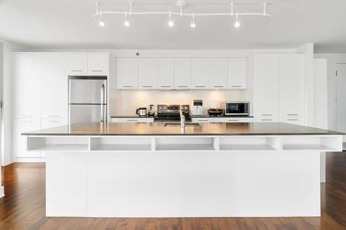 Kitchen - 2055-1414 Rue Chomedey, Montréal (Ville-Marie), QC - Indoor Photo Showing Kitchen