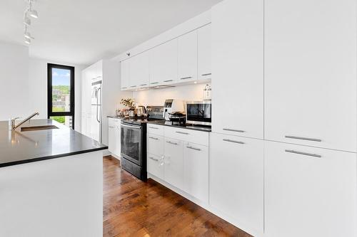 Kitchen - 2055-1414 Rue Chomedey, Montréal (Ville-Marie), QC - Indoor Photo Showing Kitchen