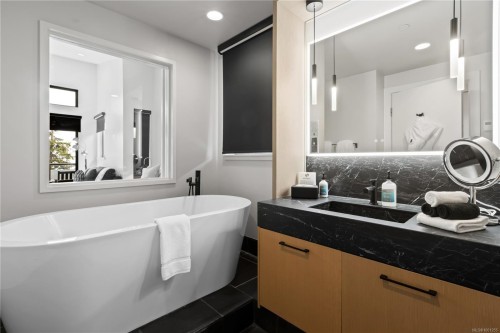 2004-596 Marine Dr, Ucluelet, BC - Indoor Photo Showing Bathroom