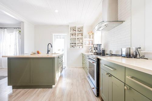Cuisine - 36 Ch. Park, Grosse-Île, QC - Indoor Photo Showing Kitchen With Upgraded Kitchen