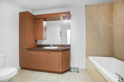 Bathroom - 7936 Boul. Lévesque E., Laval (Duvernay), QC - Indoor Photo Showing Bathroom