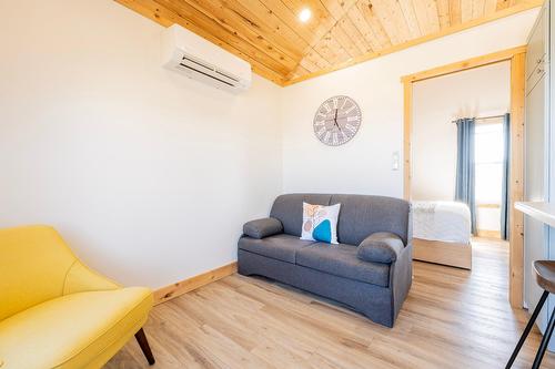 Salon - 38A  - 38C Ch. Park, Grosse-Île, QC - Indoor Photo Showing Living Room